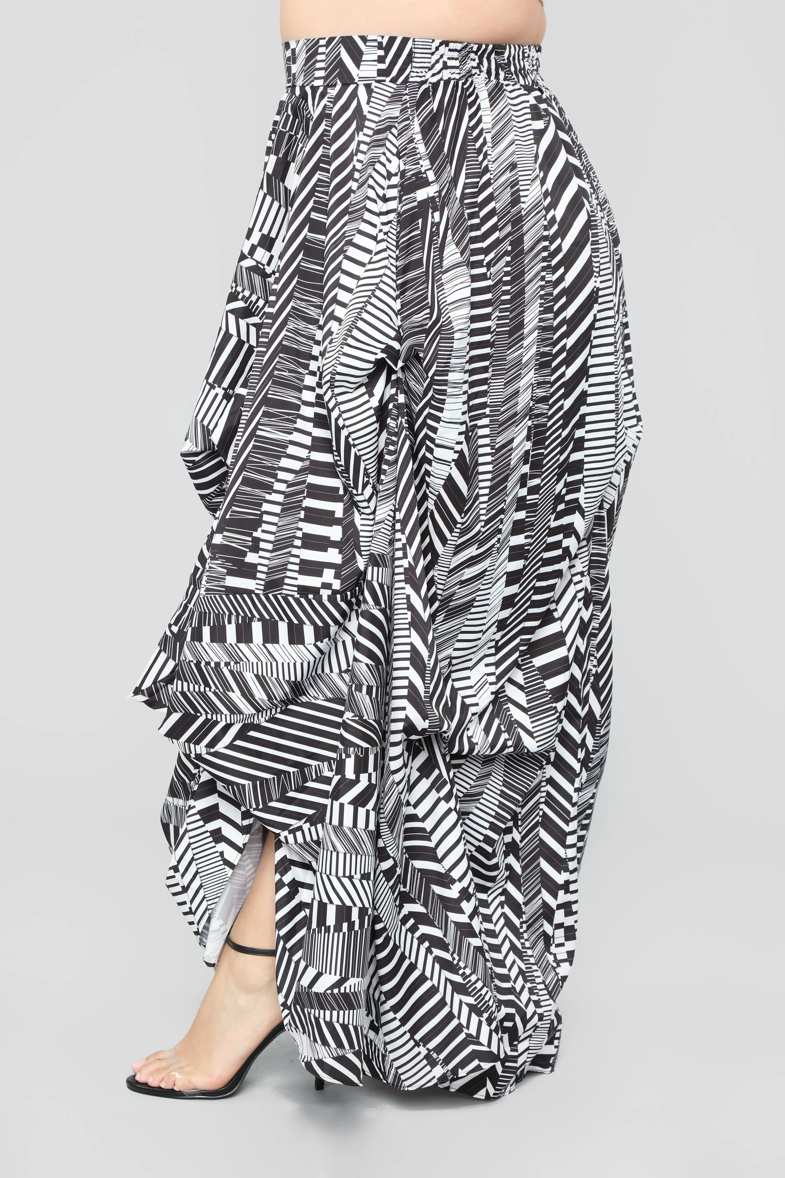 Alana Abstract Print Maxi Skirt - Black Pattern