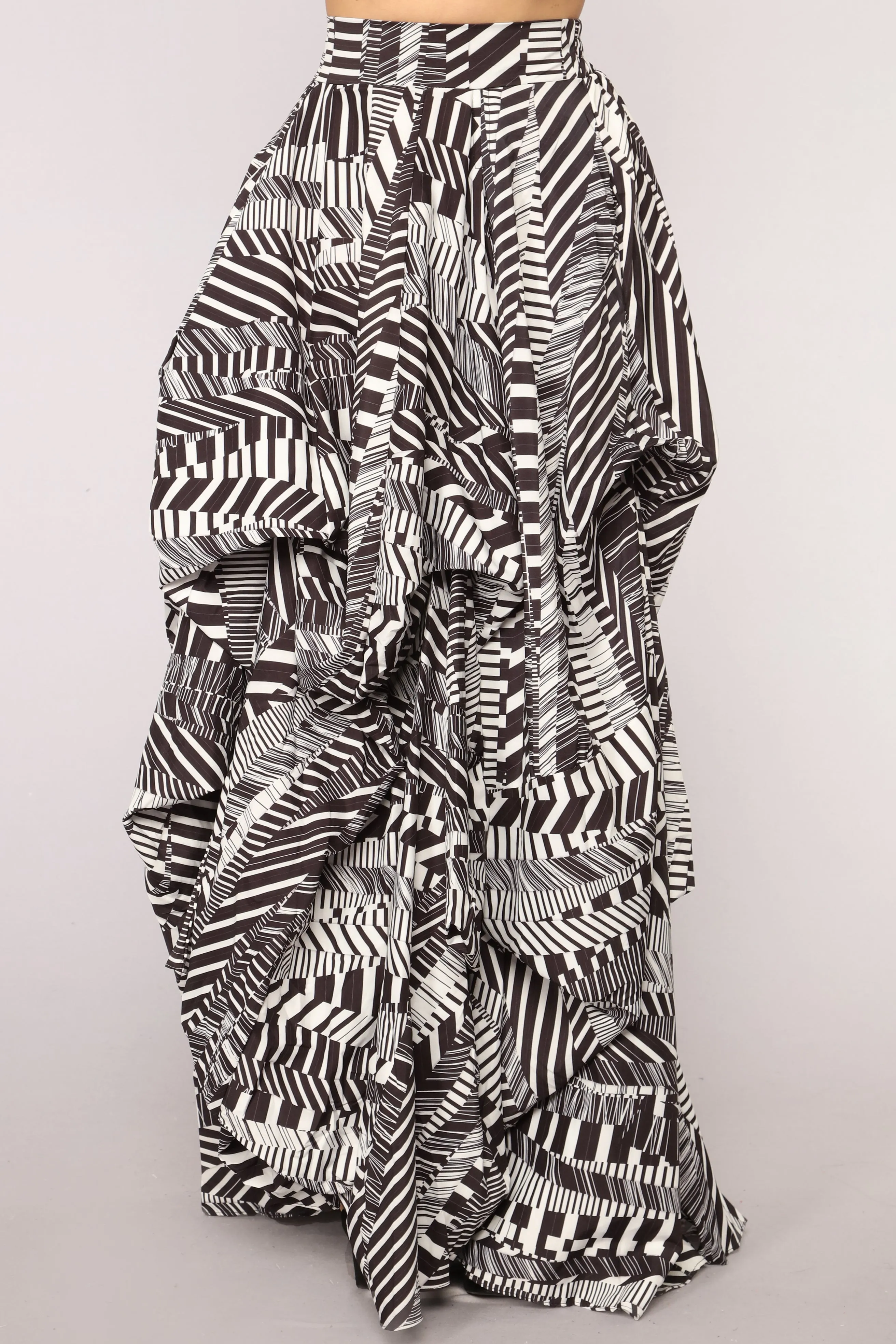 Alana Abstract Print Maxi Skirt - Black Pattern