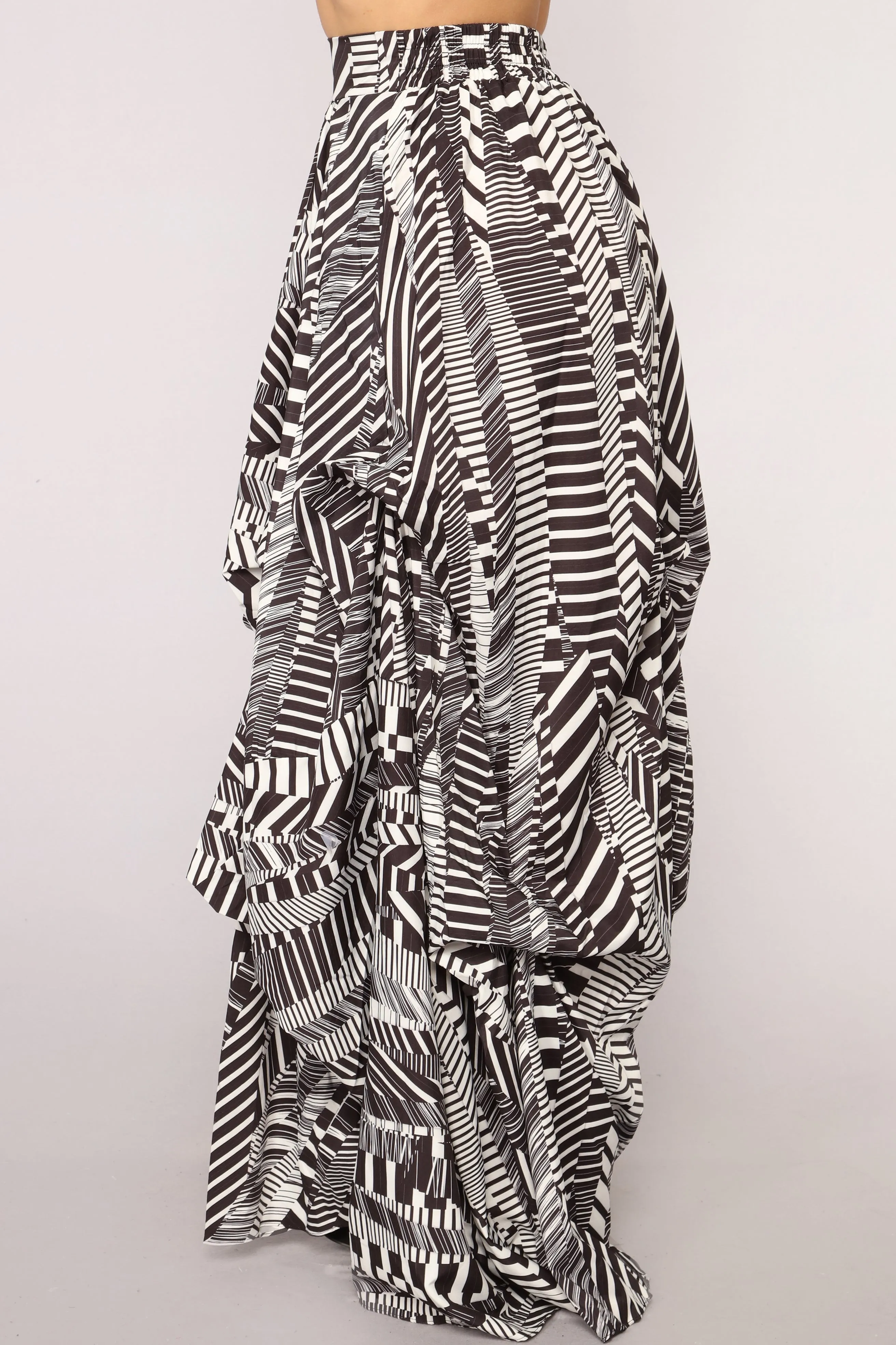 Alana Abstract Print Maxi Skirt - Black Pattern
