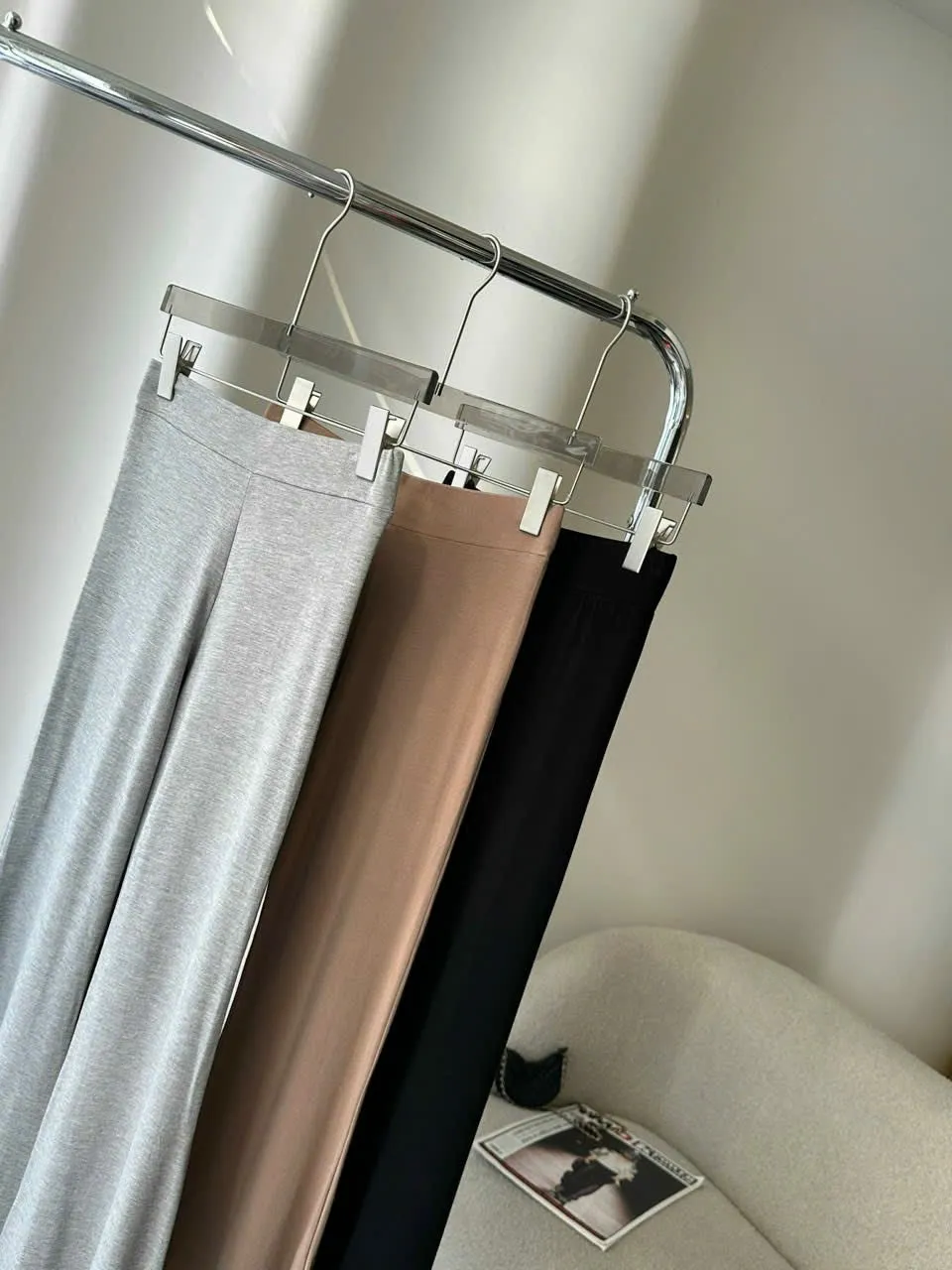 High-waisted flared elastic pants