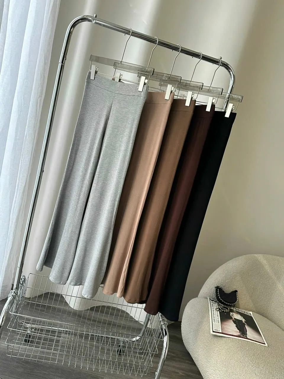 High-waisted flared elastic pants