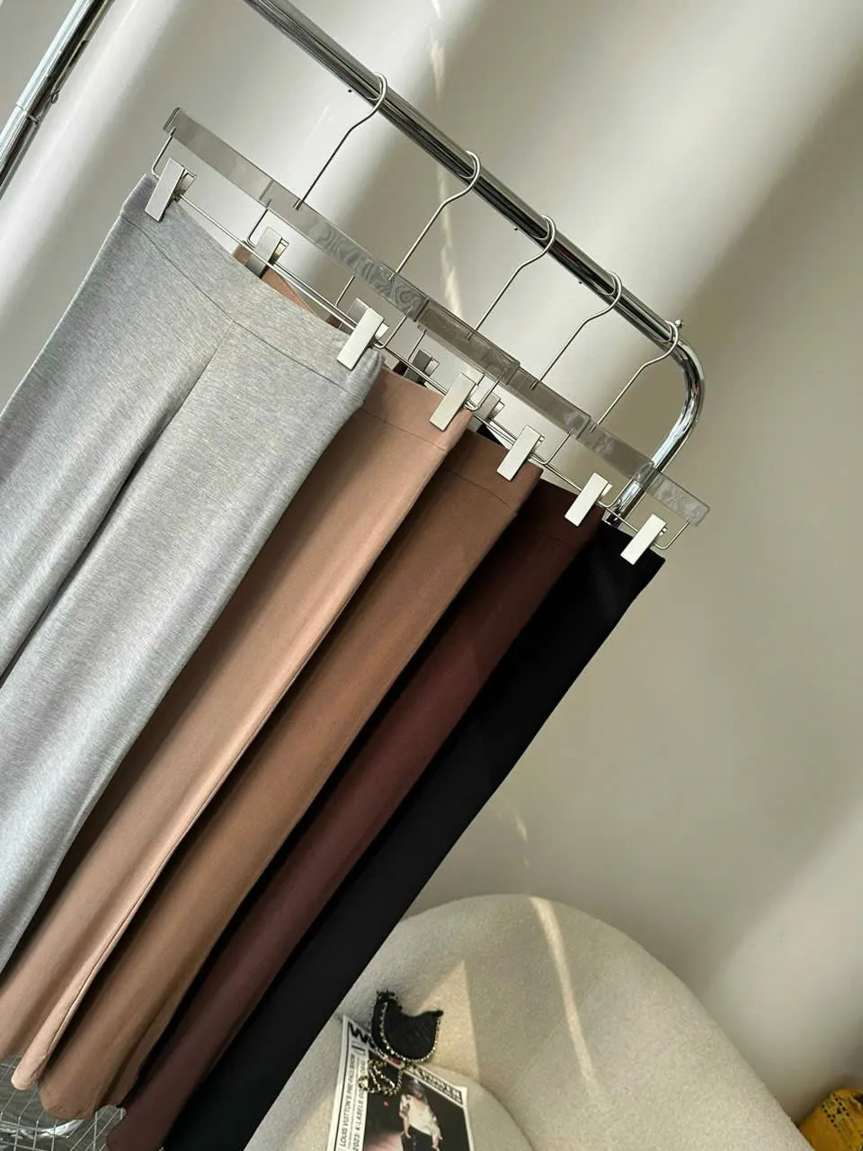 High-waisted flared elastic pants