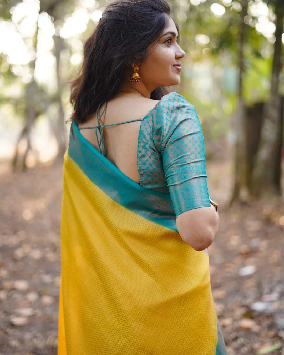 Inspiring Yellow Soft Silk Saree With Fairytale Blouse Piece