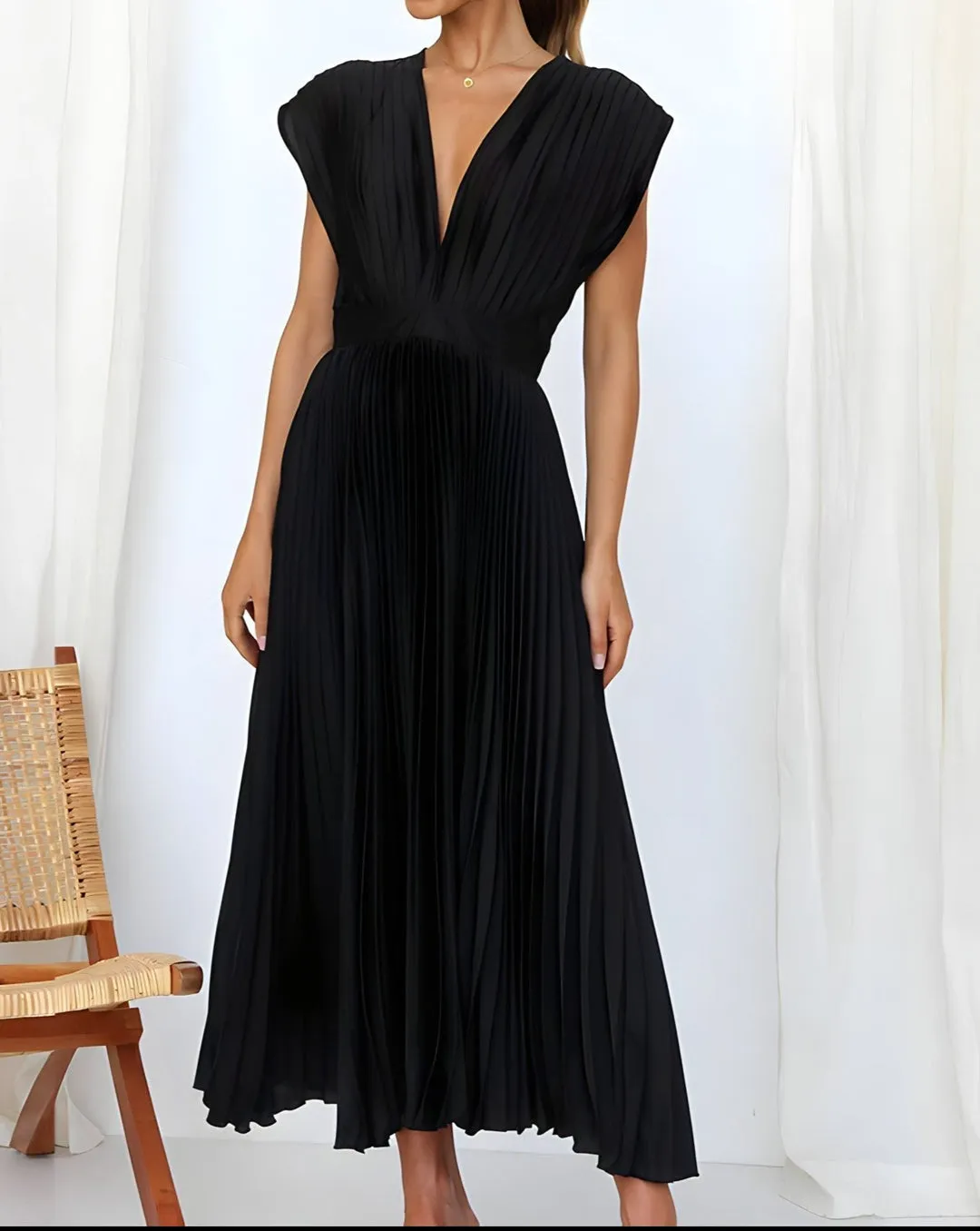 Odessa - Sleeveless Pleated Midi Dress