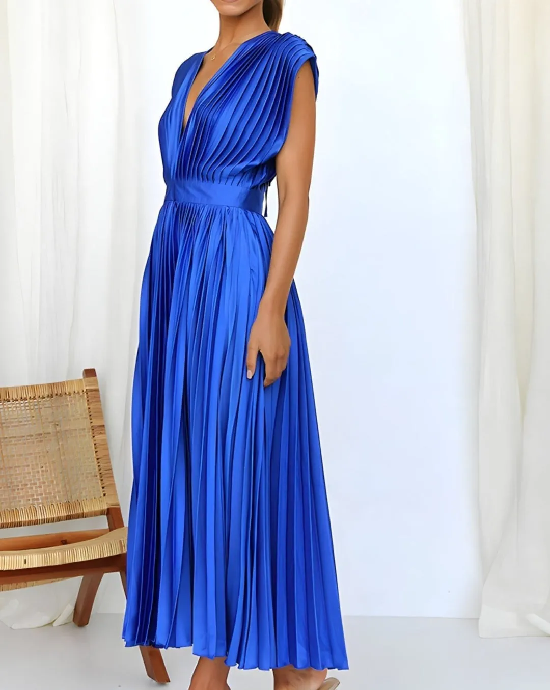 Odessa - Sleeveless Pleated Midi Dress