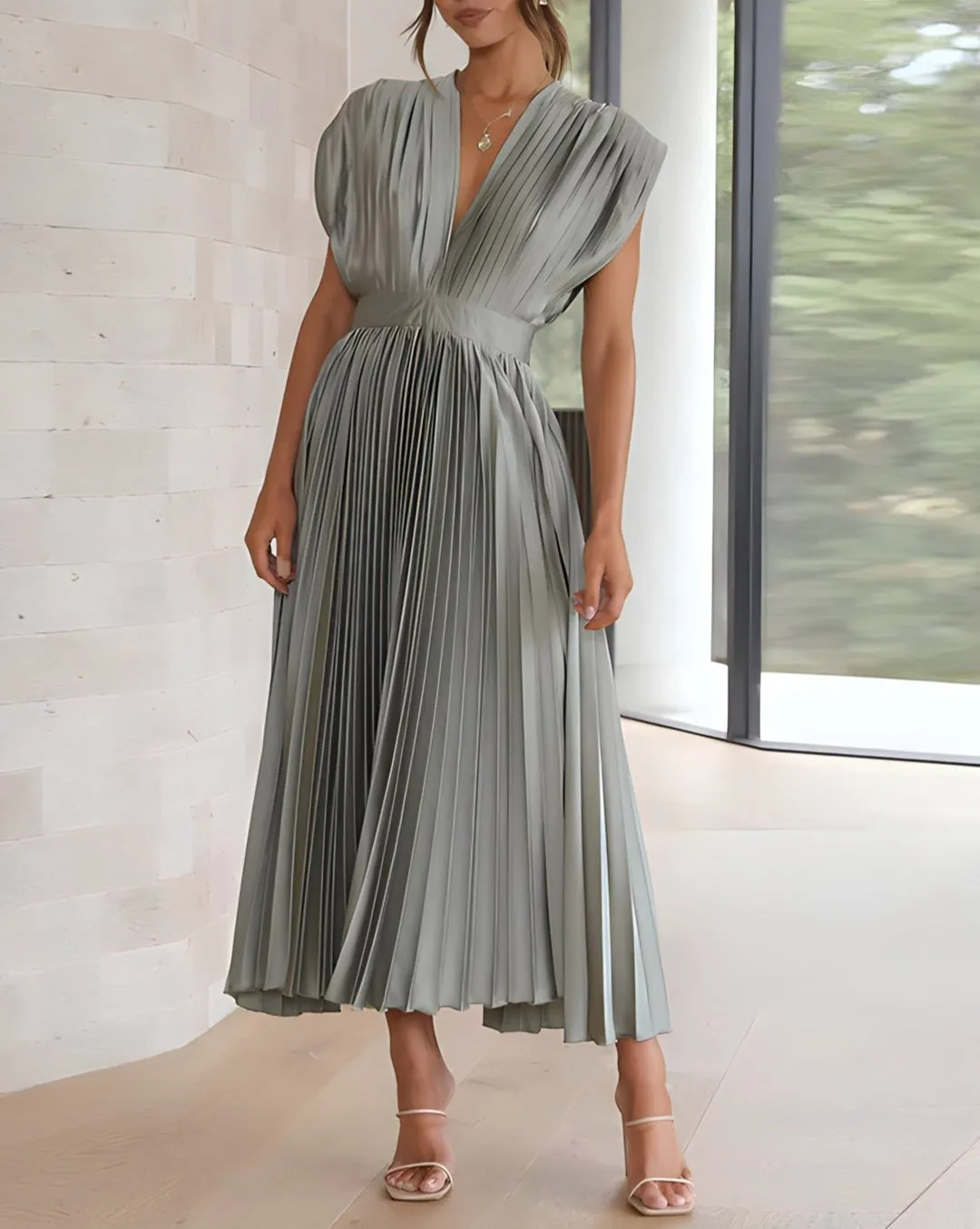 Odessa - Sleeveless Pleated Midi Dress