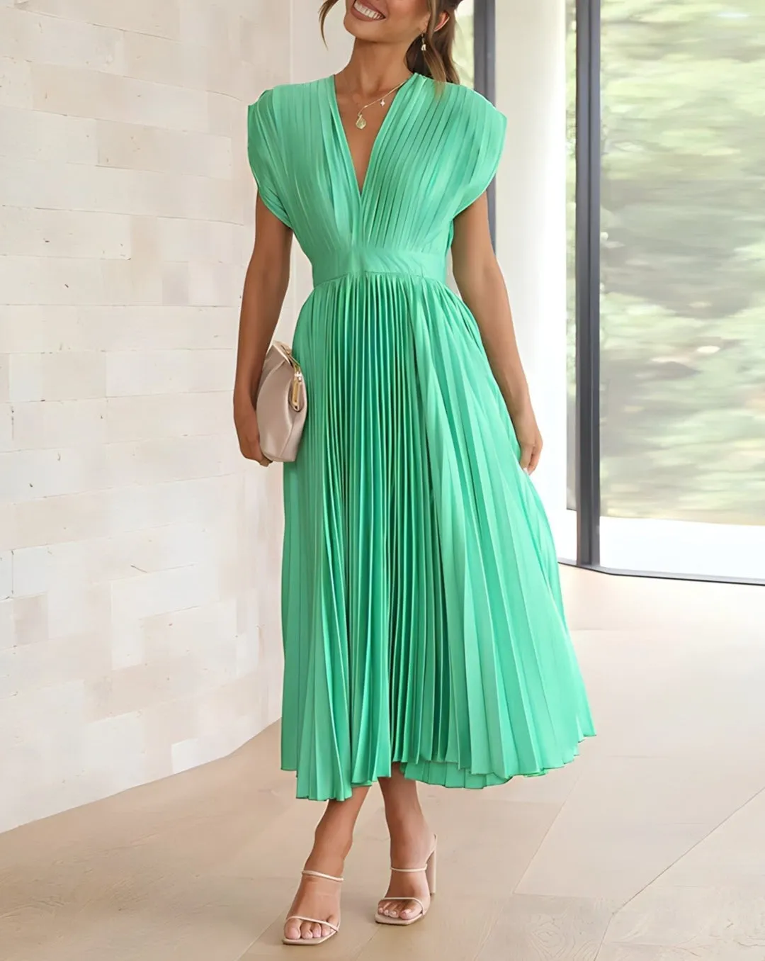 Odessa - Sleeveless Pleated Midi Dress