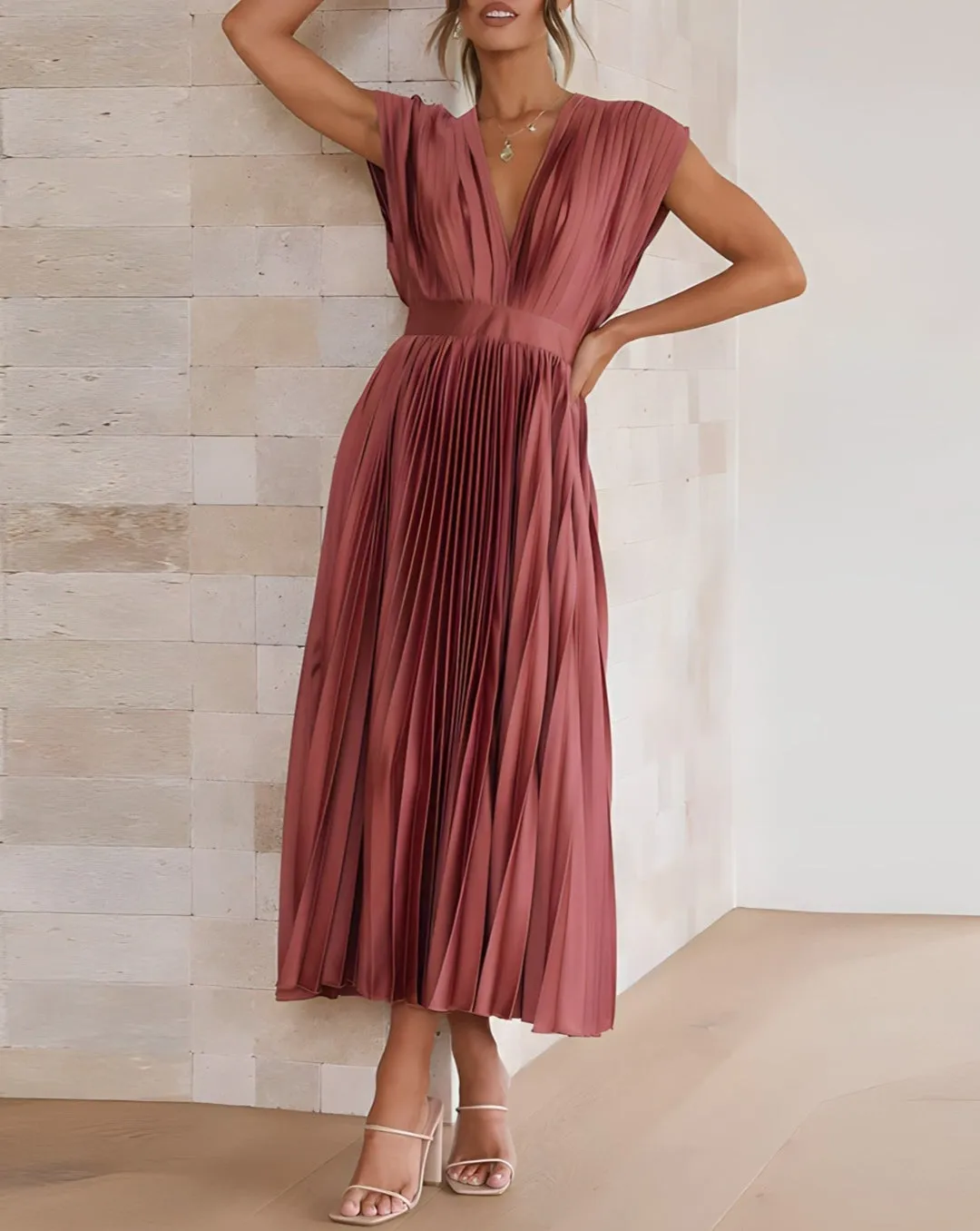 Odessa - Sleeveless Pleated Midi Dress