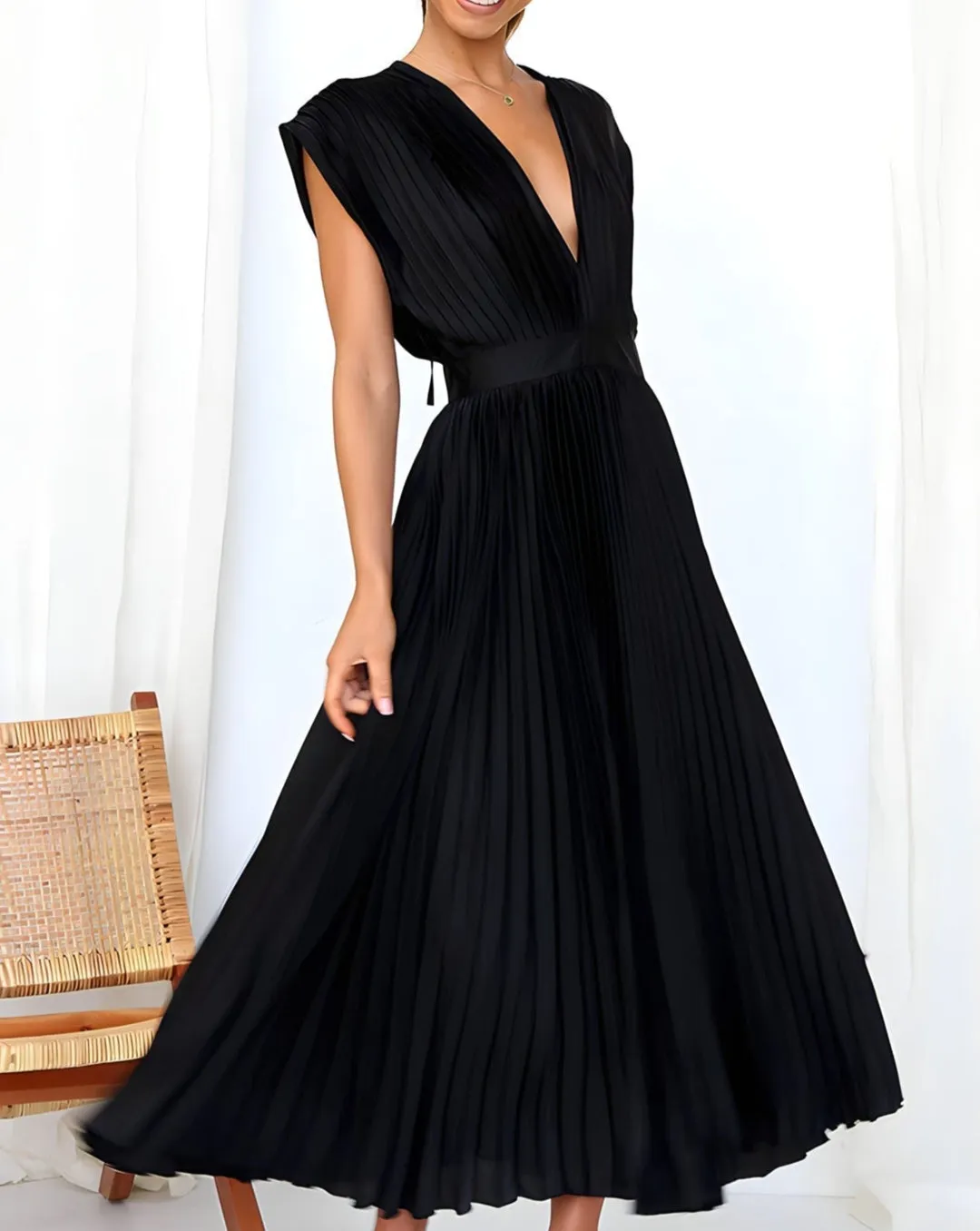 Odessa - Sleeveless Pleated Midi Dress