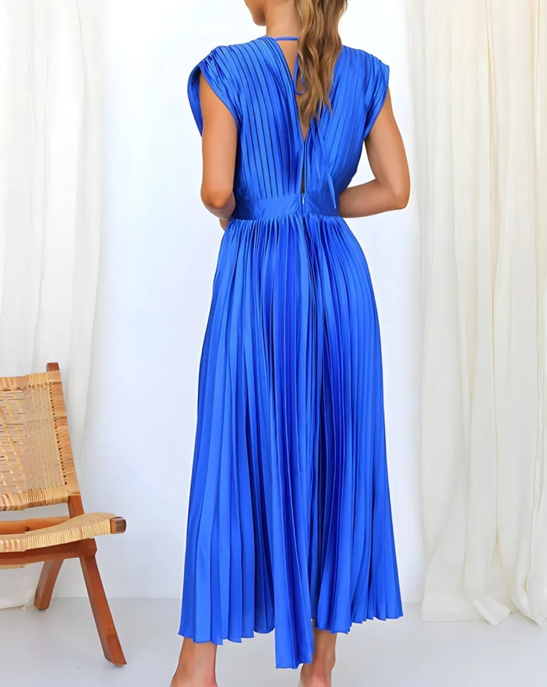 Odessa - Sleeveless Pleated Midi Dress