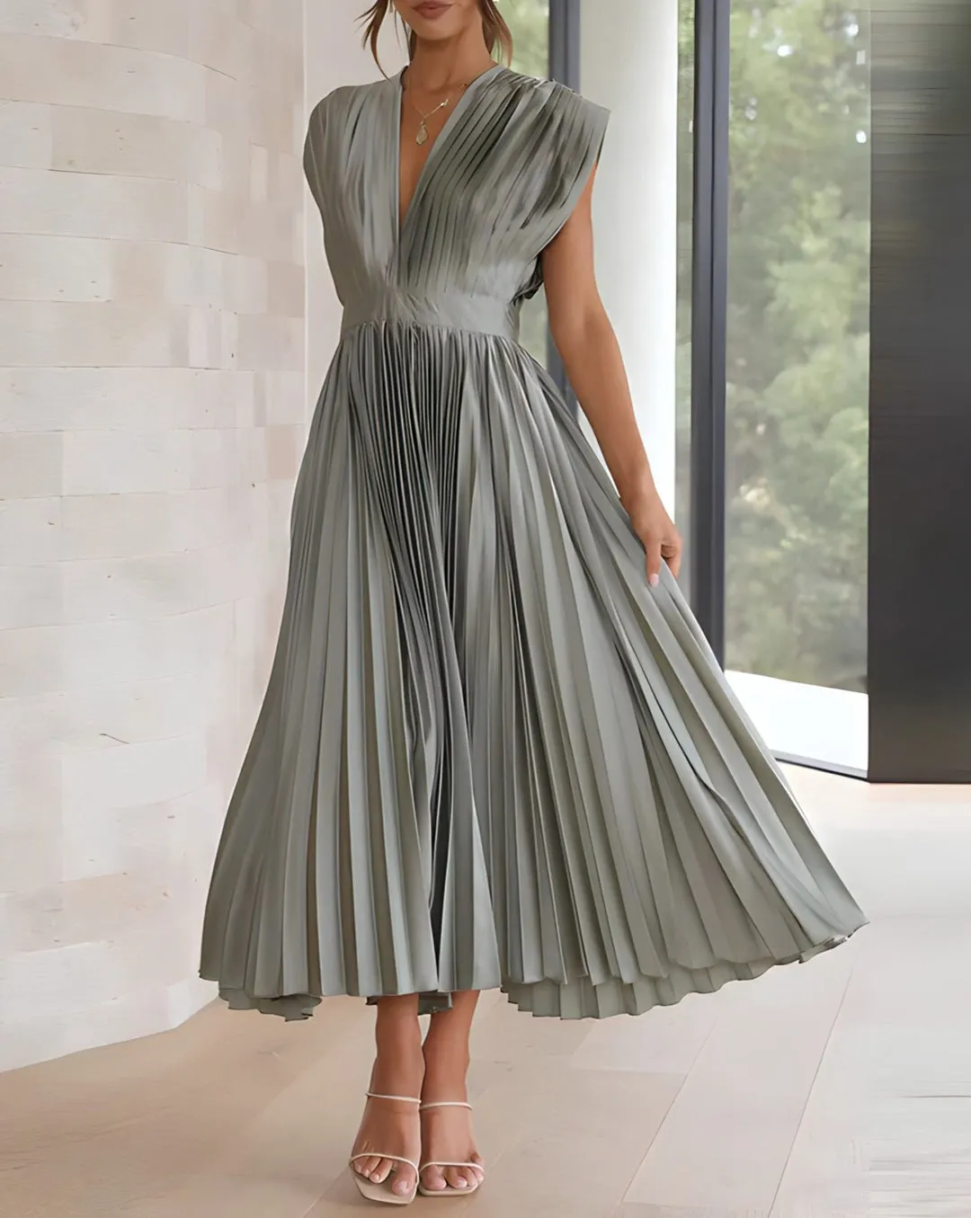 Odessa - Sleeveless Pleated Midi Dress