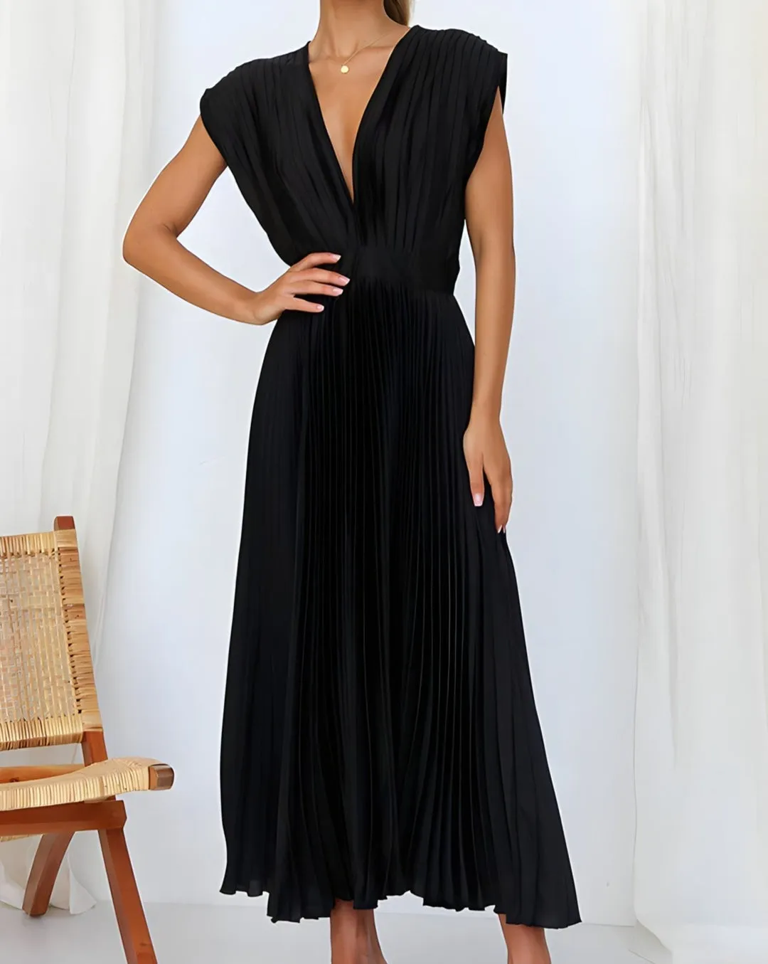 Odessa - Sleeveless Pleated Midi Dress