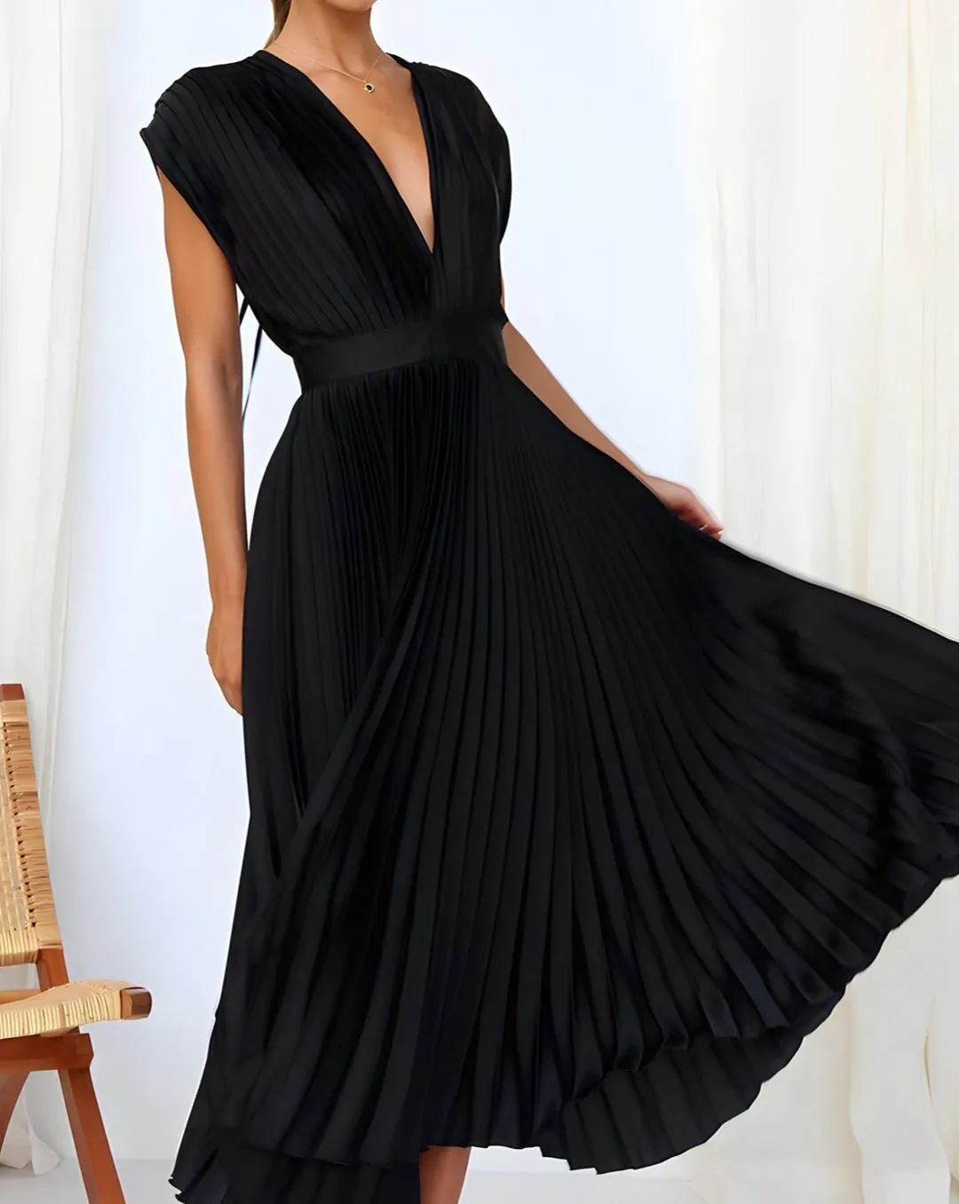 Odessa - Sleeveless Pleated Midi Dress