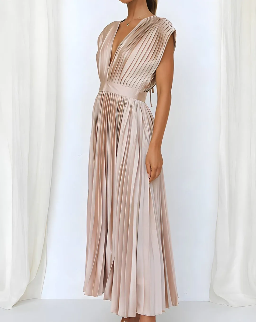 Odessa - Sleeveless Pleated Midi Dress